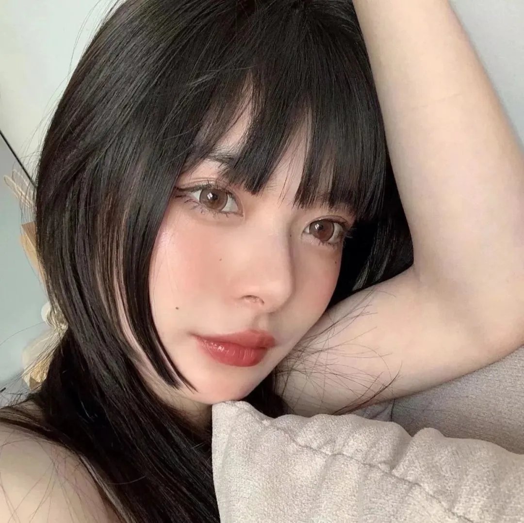 蜘蛛网中的女孩